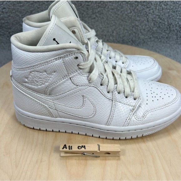Nike Air Jordan 1 Mid Womens Shoes Size 6 White Snakeskin Leather Sneakers Retro - Picture 2 of 9
